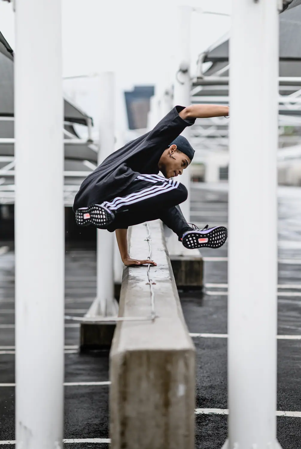 Freerunner holding a handstand on a concrete ledge